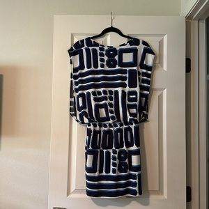 Tori Richards Size Small Abstract Print Blue and White Dress